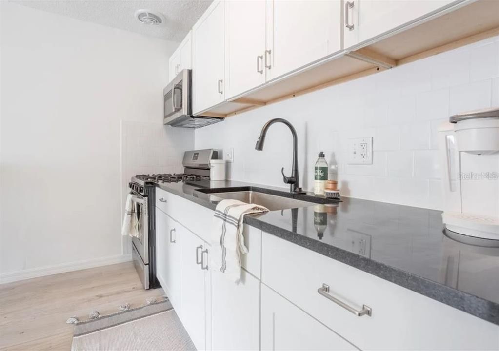 For Rent: $1,000 (2 beds, 1 baths, 755 Square Feet)