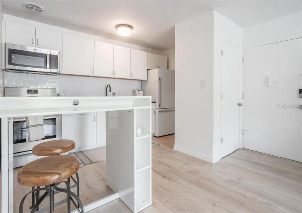 For Rent: $1,000 (2 beds, 1 baths, 755 Square Feet)