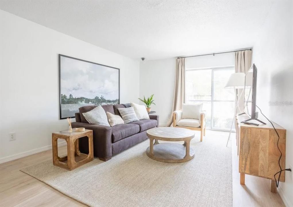 For Rent: $1,000 (2 beds, 1 baths, 755 Square Feet)