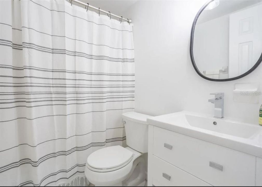 For Rent: $1,000 (2 beds, 1 baths, 755 Square Feet)