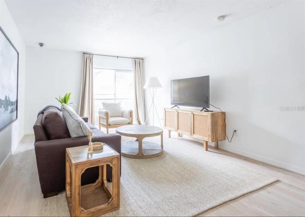 For Rent: $1,000 (2 beds, 1 baths, 755 Square Feet)