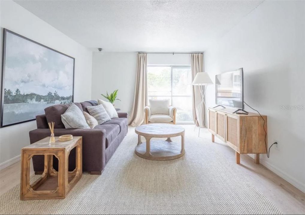 For Rent: $1,000 (2 beds, 1 baths, 755 Square Feet)