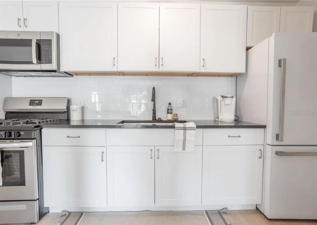 For Rent: $1,000 (2 beds, 1 baths, 755 Square Feet)