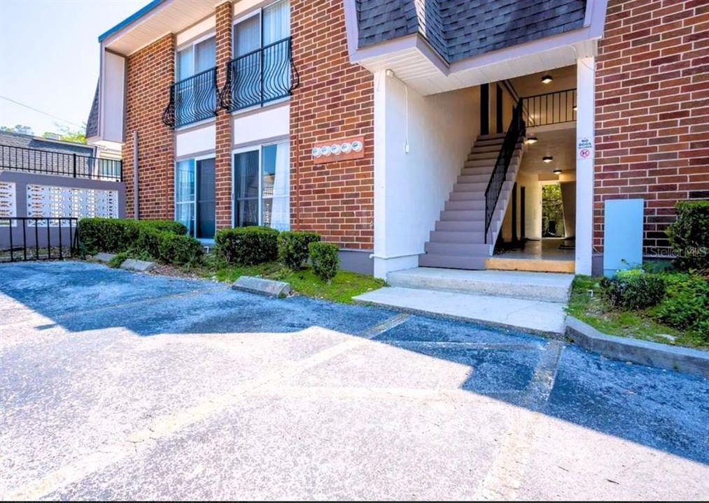 For Rent: $1,000 (2 beds, 1 baths, 755 Square Feet)