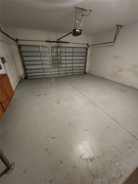 For Rent: $2,100 (4 beds, 2 baths, 2004 Square Feet)