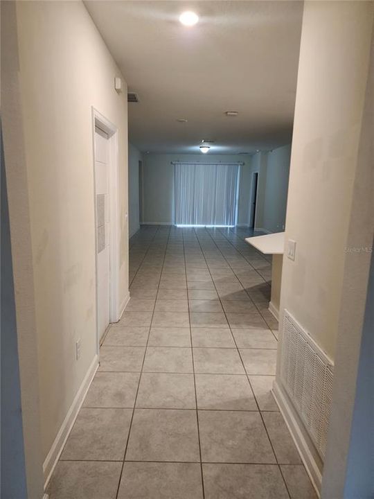 For Rent: $2,100 (4 beds, 2 baths, 2004 Square Feet)