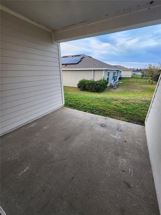 For Rent: $2,100 (4 beds, 2 baths, 2004 Square Feet)