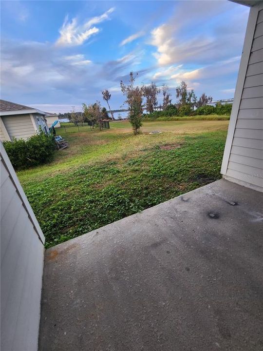 For Rent: $2,100 (4 beds, 2 baths, 2004 Square Feet)