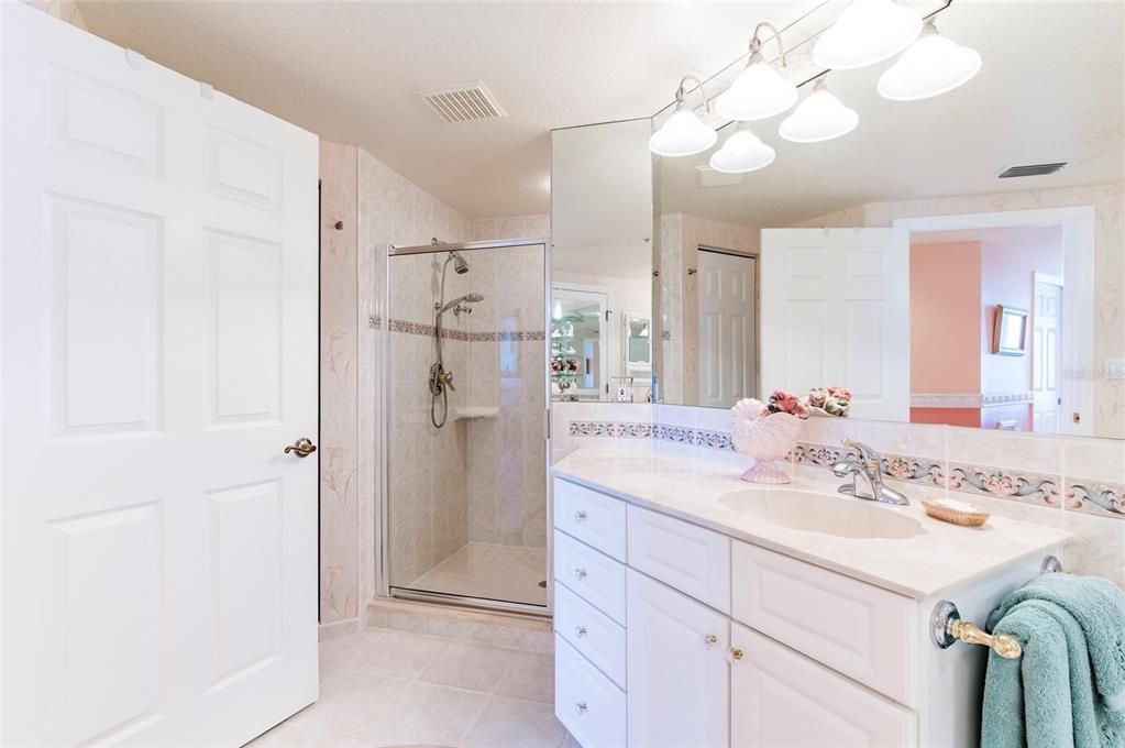 На продажу: $2,199,900 (3 спален, 3 ванн, 2227 Квадратных фут)