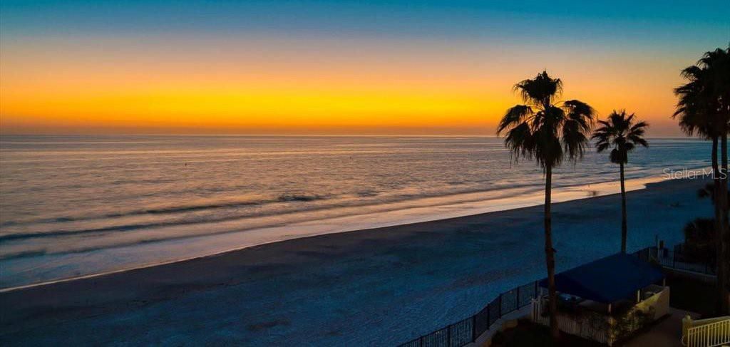 На продажу: $2,199,900 (3 спален, 3 ванн, 2227 Квадратных фут)