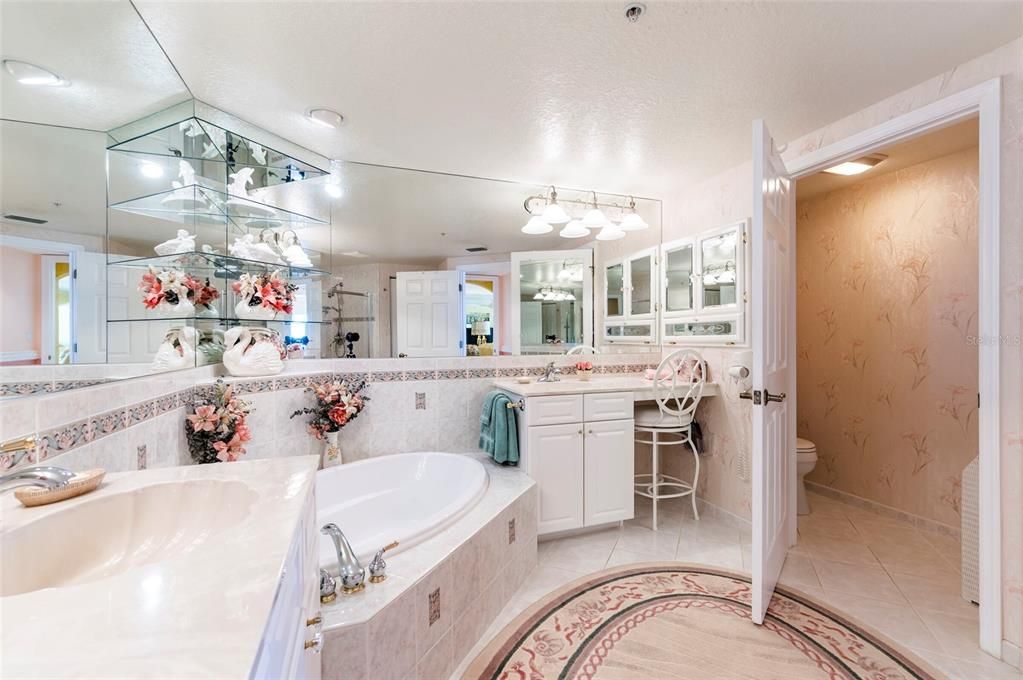 На продажу: $2,199,900 (3 спален, 3 ванн, 2227 Квадратных фут)