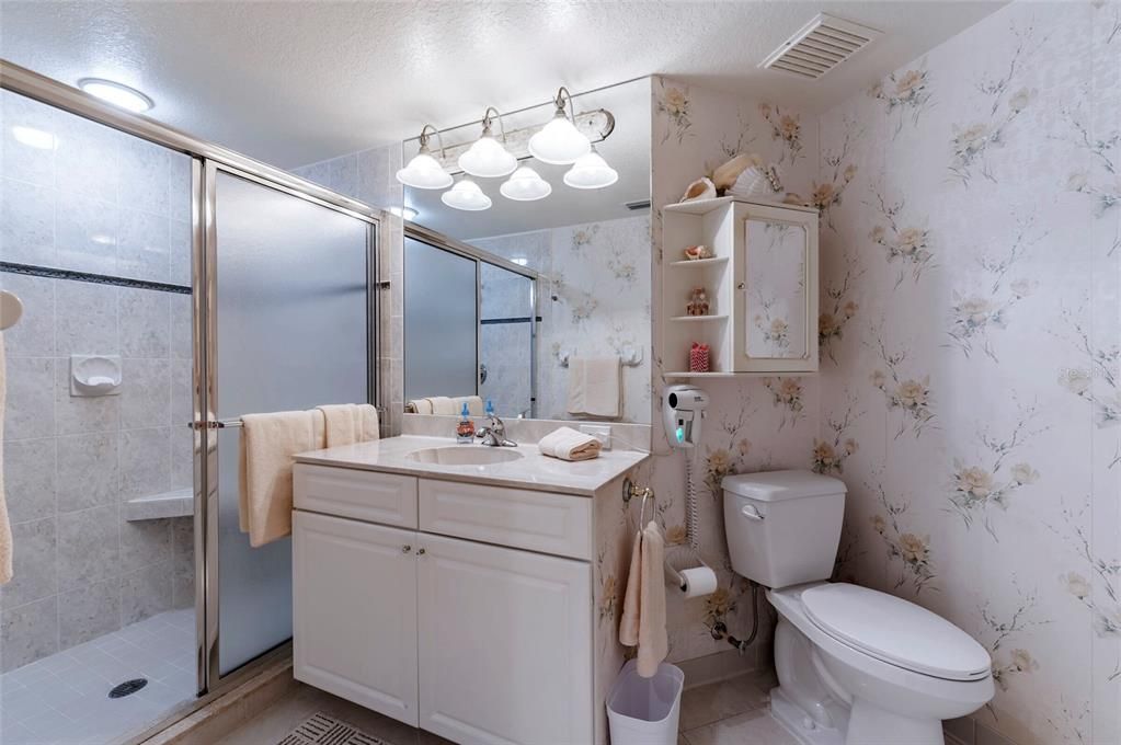 На продажу: $2,199,900 (3 спален, 3 ванн, 2227 Квадратных фут)