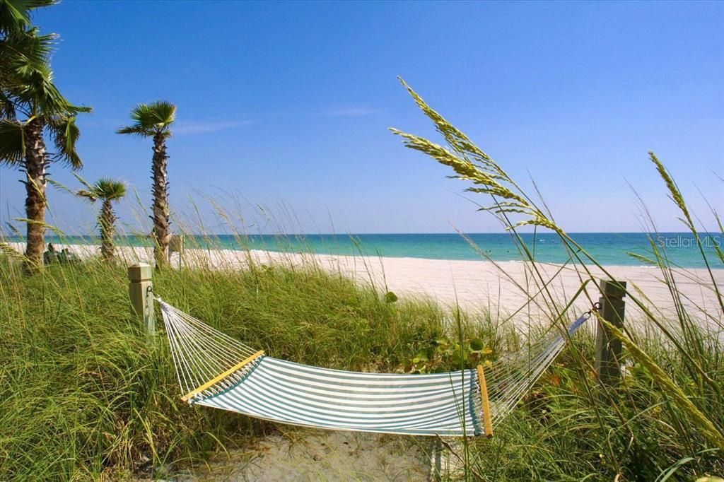 На продажу: $2,199,900 (3 спален, 3 ванн, 2227 Квадратных фут)