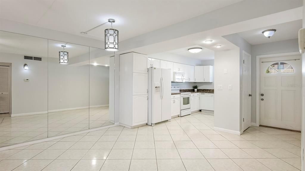 待售: $179,999 (2 贝兹, 1 浴室, 765 平方英尺)