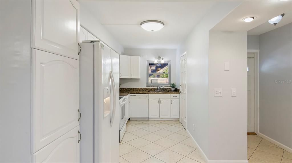 待售: $179,999 (2 贝兹, 1 浴室, 765 平方英尺)