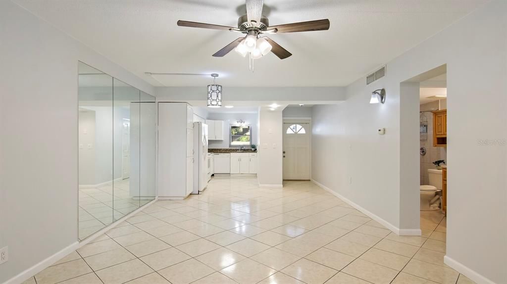 待售: $179,999 (2 贝兹, 1 浴室, 765 平方英尺)