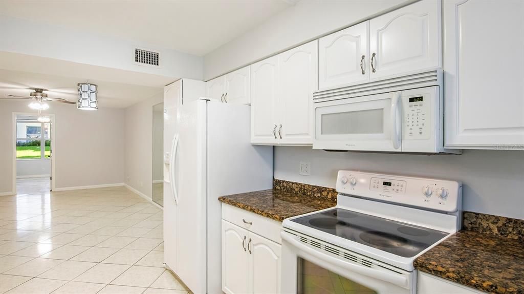 待售: $179,999 (2 贝兹, 1 浴室, 765 平方英尺)