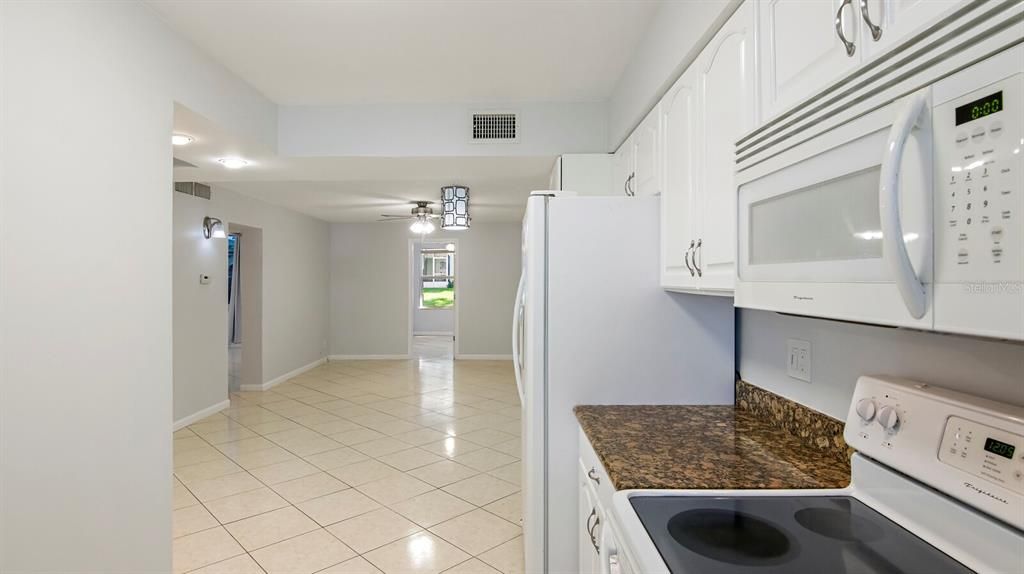 待售: $179,999 (2 贝兹, 1 浴室, 765 平方英尺)