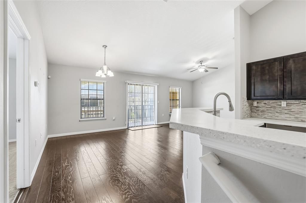 For Sale: $288,000 (2 beds, 2 baths, 1253 Square Feet)