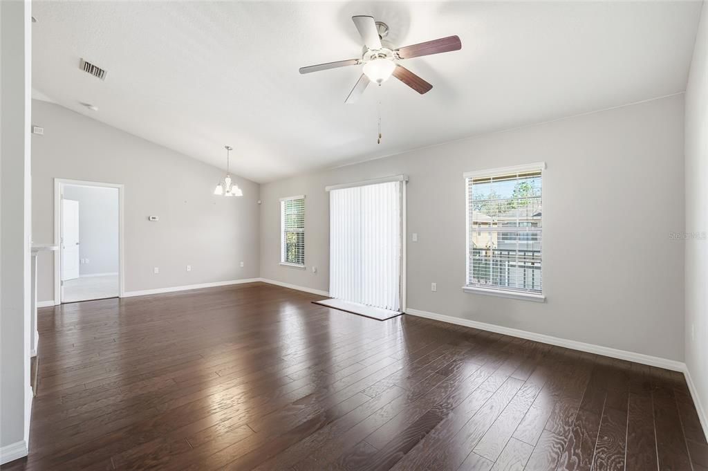 For Sale: $288,000 (2 beds, 2 baths, 1253 Square Feet)