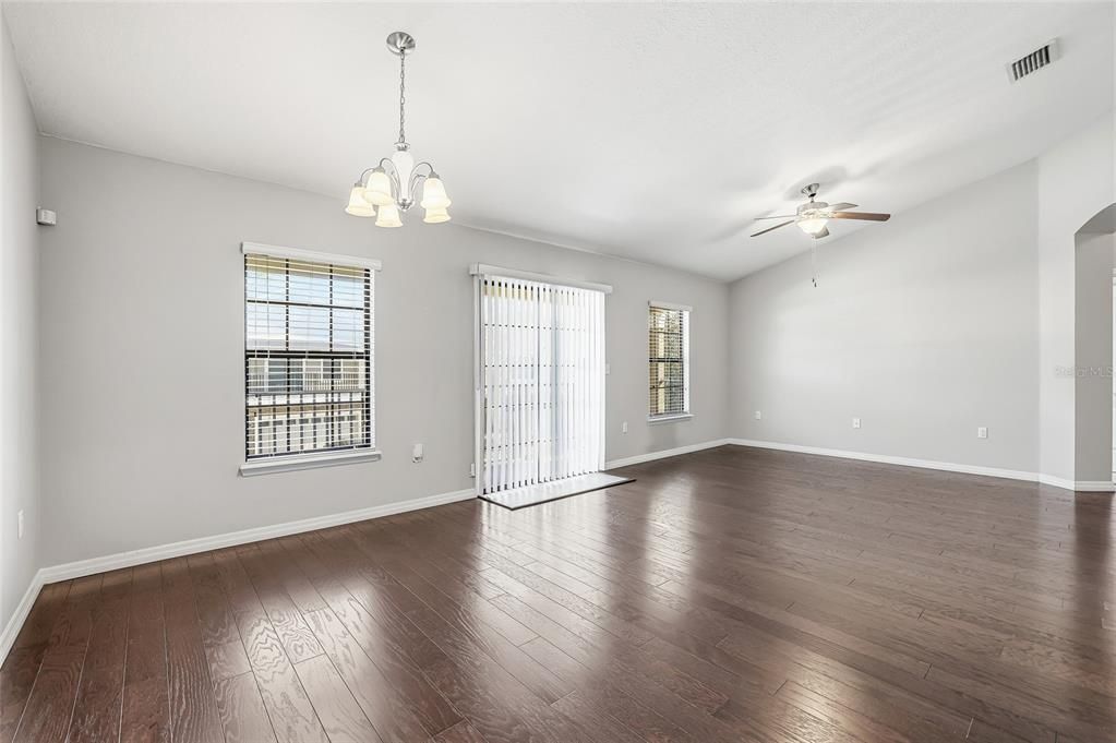 For Sale: $288,000 (2 beds, 2 baths, 1253 Square Feet)