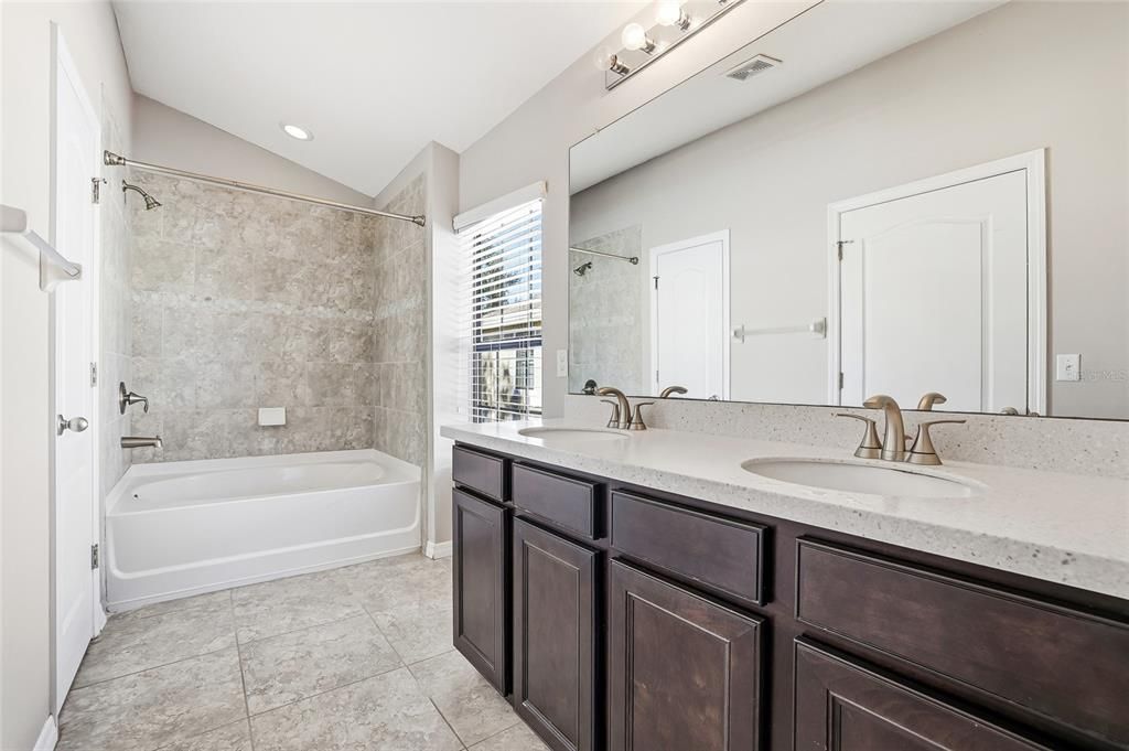 For Sale: $288,000 (2 beds, 2 baths, 1253 Square Feet)