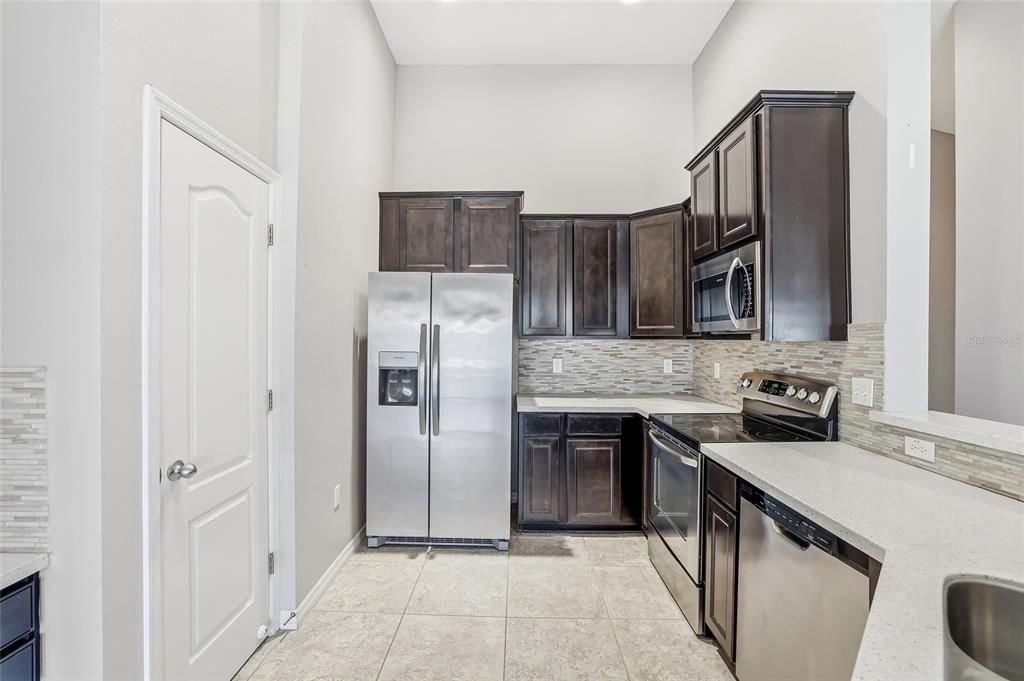 For Sale: $288,000 (2 beds, 2 baths, 1253 Square Feet)
