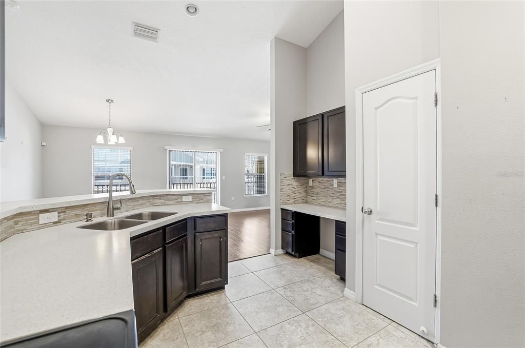 For Sale: $288,000 (2 beds, 2 baths, 1253 Square Feet)