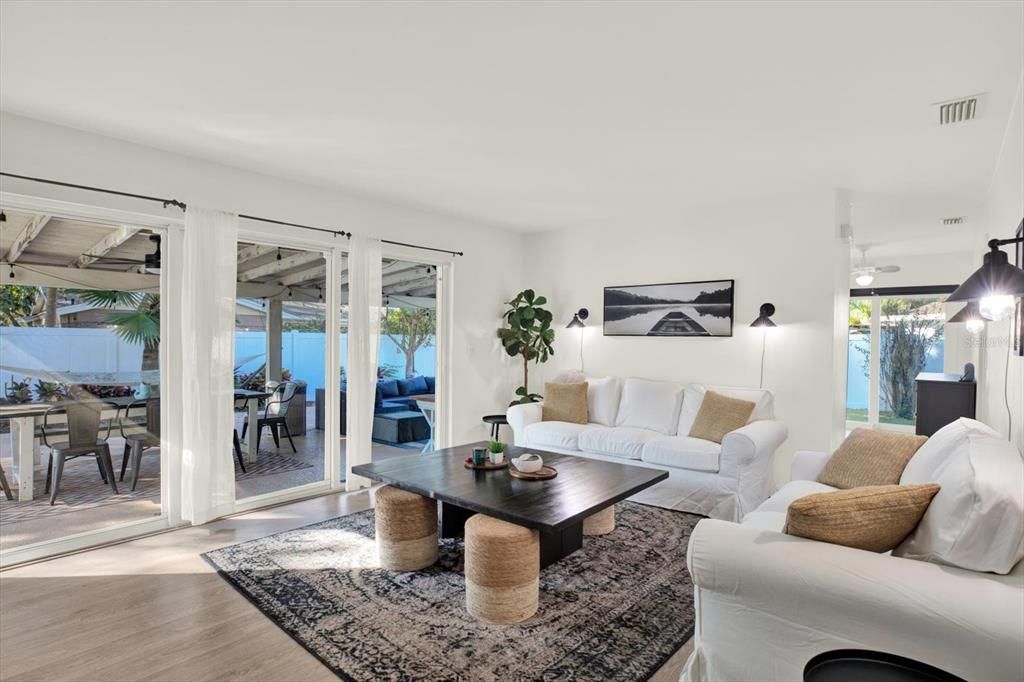 En Venta: $549,000 (3 camas, 2 baños, 1668 Pies cuadrados)