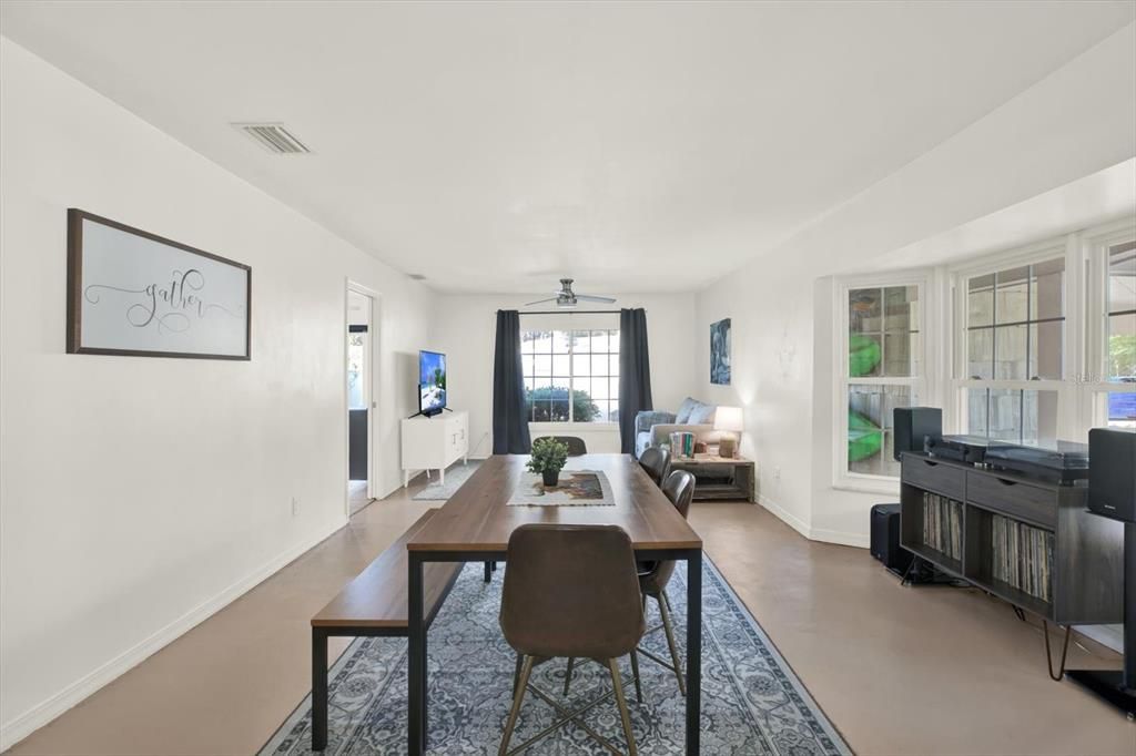 En Venta: $549,000 (3 camas, 2 baños, 1668 Pies cuadrados)