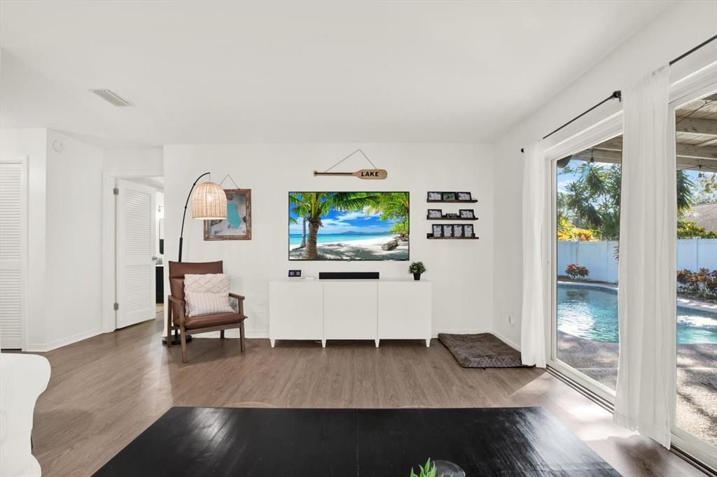 En Venta: $549,000 (3 camas, 2 baños, 1668 Pies cuadrados)