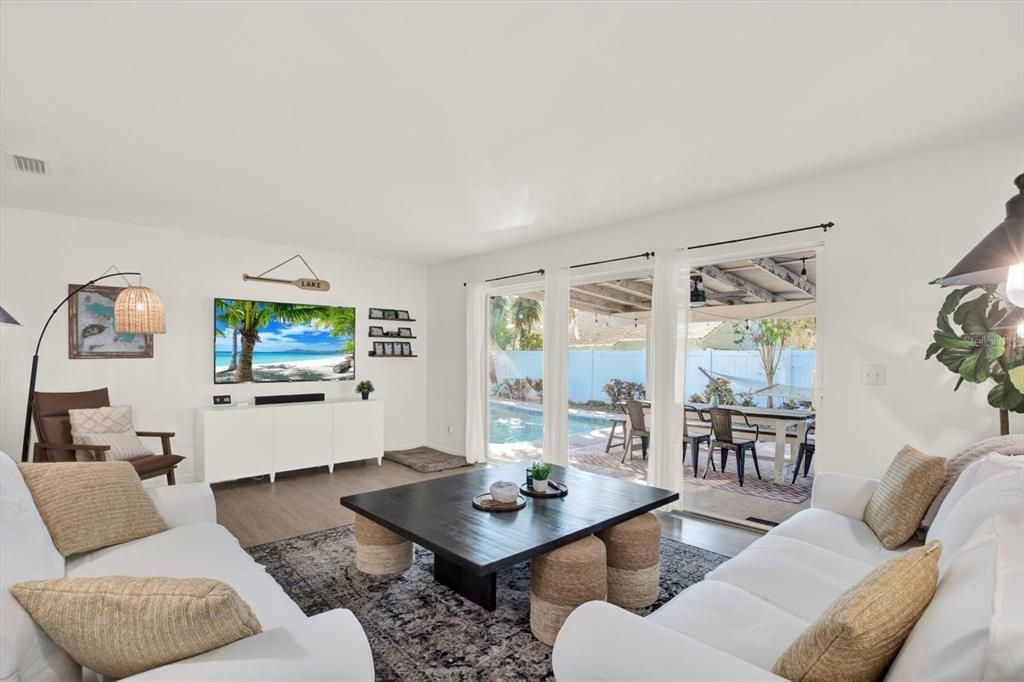 En Venta: $549,000 (3 camas, 2 baños, 1668 Pies cuadrados)