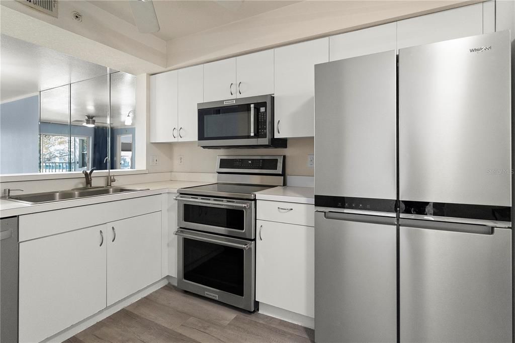 For Sale: $269,999 (2 beds, 2 baths, 1191 Square Feet)