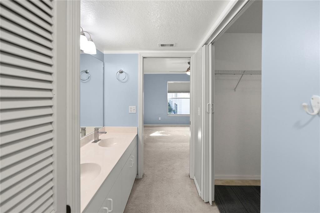 For Sale: $269,999 (2 beds, 2 baths, 1191 Square Feet)