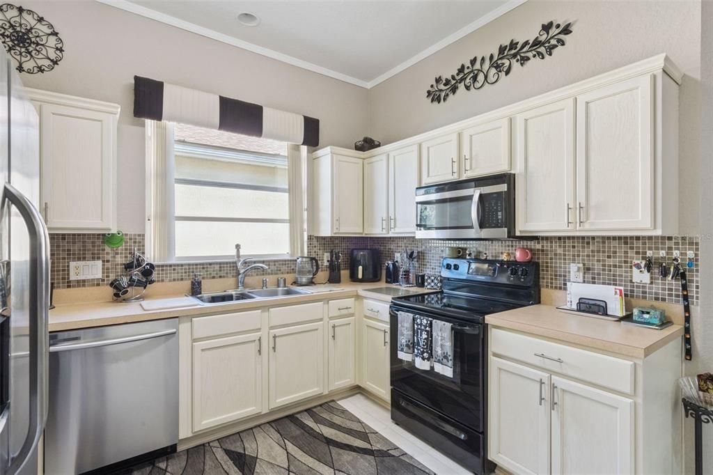 For Sale: $475,000 (4 beds, 3 baths, 1908 Square Feet)