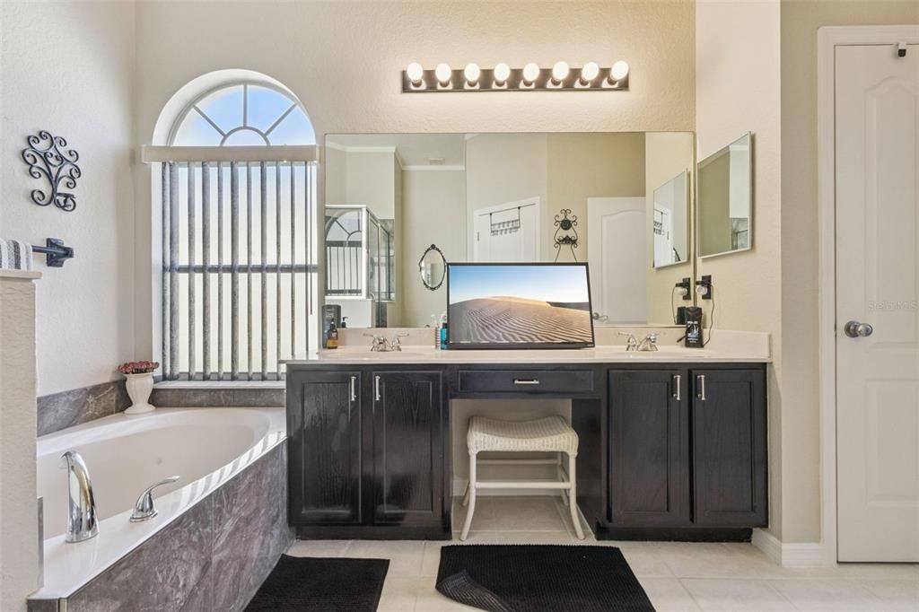 For Sale: $475,000 (4 beds, 3 baths, 1908 Square Feet)