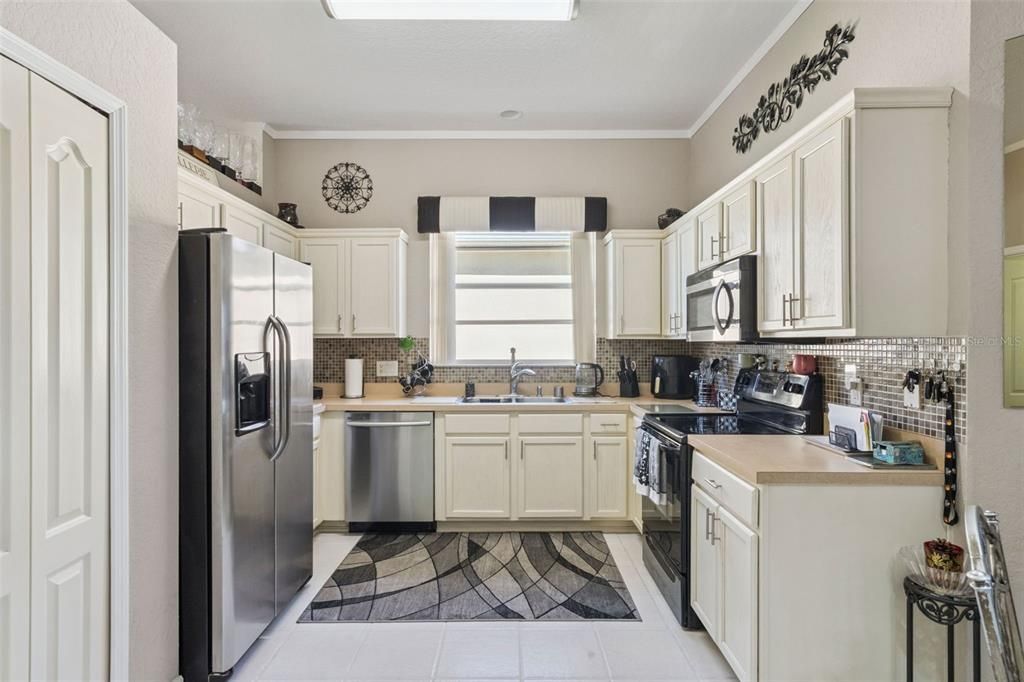 For Sale: $475,000 (4 beds, 3 baths, 1908 Square Feet)