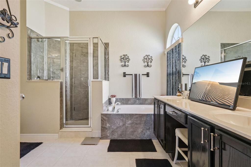 For Sale: $475,000 (4 beds, 3 baths, 1908 Square Feet)