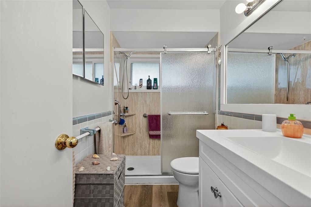 For Rent: $3,695 (3 beds, 2 baths, 2716 Square Feet)