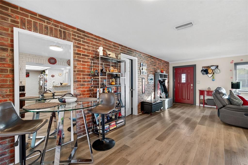 For Rent: $3,695 (3 beds, 2 baths, 2716 Square Feet)