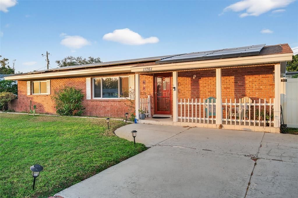 For Rent: $3,695 (3 beds, 2 baths, 2716 Square Feet)