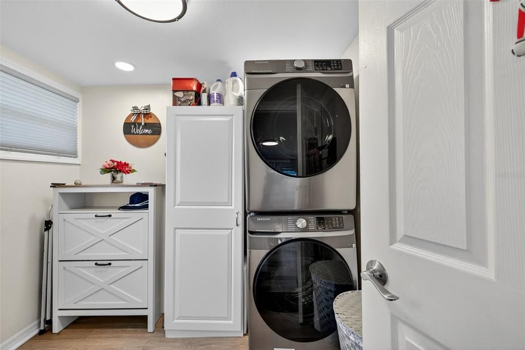 For Rent: $3,695 (3 beds, 2 baths, 2716 Square Feet)