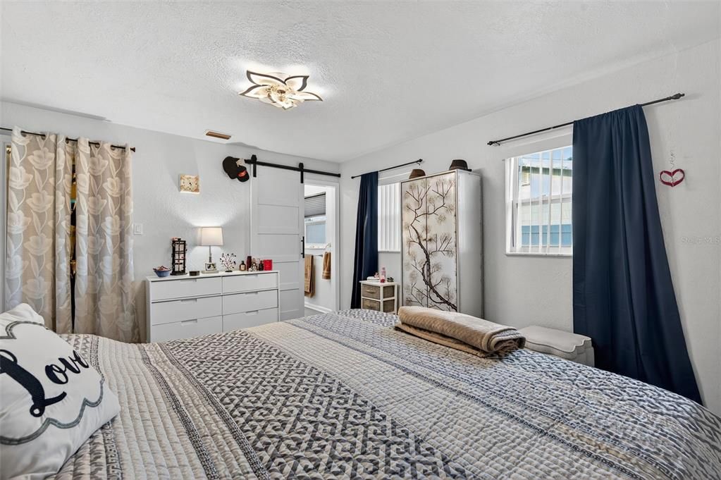 For Rent: $3,695 (3 beds, 2 baths, 2716 Square Feet)