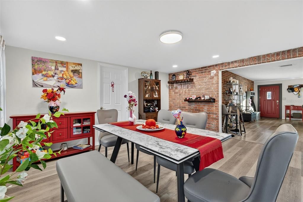 For Rent: $3,695 (3 beds, 2 baths, 2716 Square Feet)