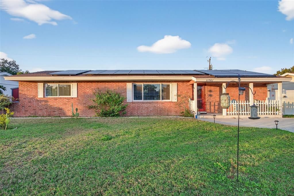 For Rent: $3,695 (3 beds, 2 baths, 2716 Square Feet)