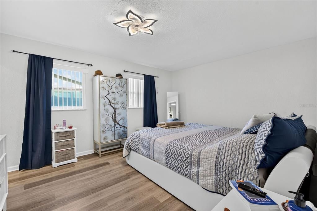 For Rent: $3,695 (3 beds, 2 baths, 2716 Square Feet)