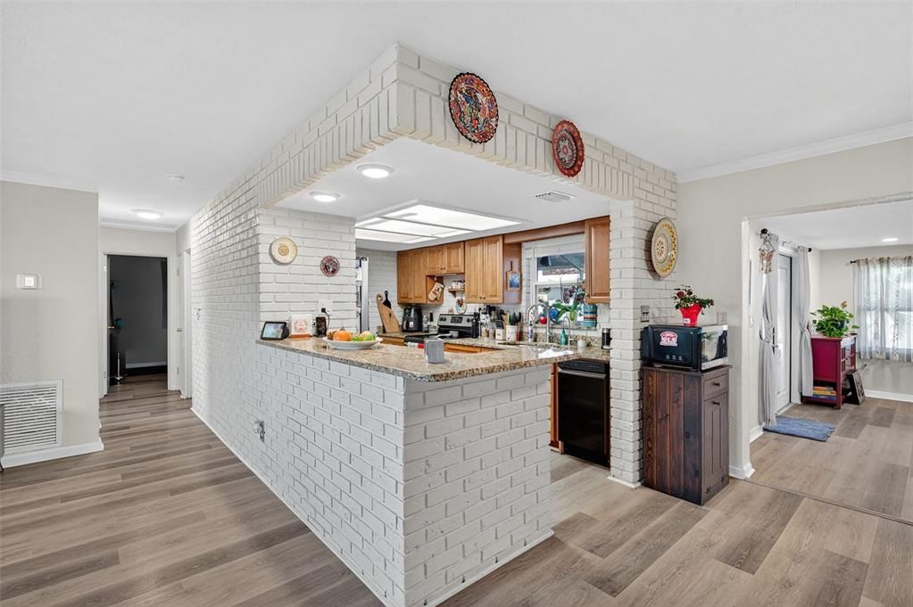 For Rent: $3,695 (3 beds, 2 baths, 2716 Square Feet)