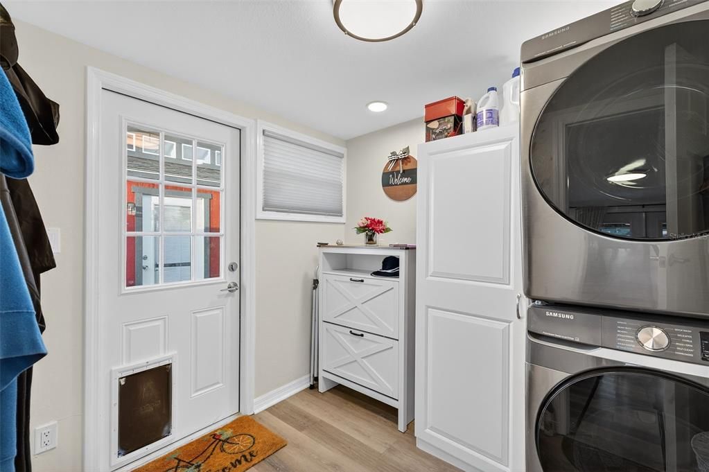 For Rent: $3,695 (3 beds, 2 baths, 2716 Square Feet)