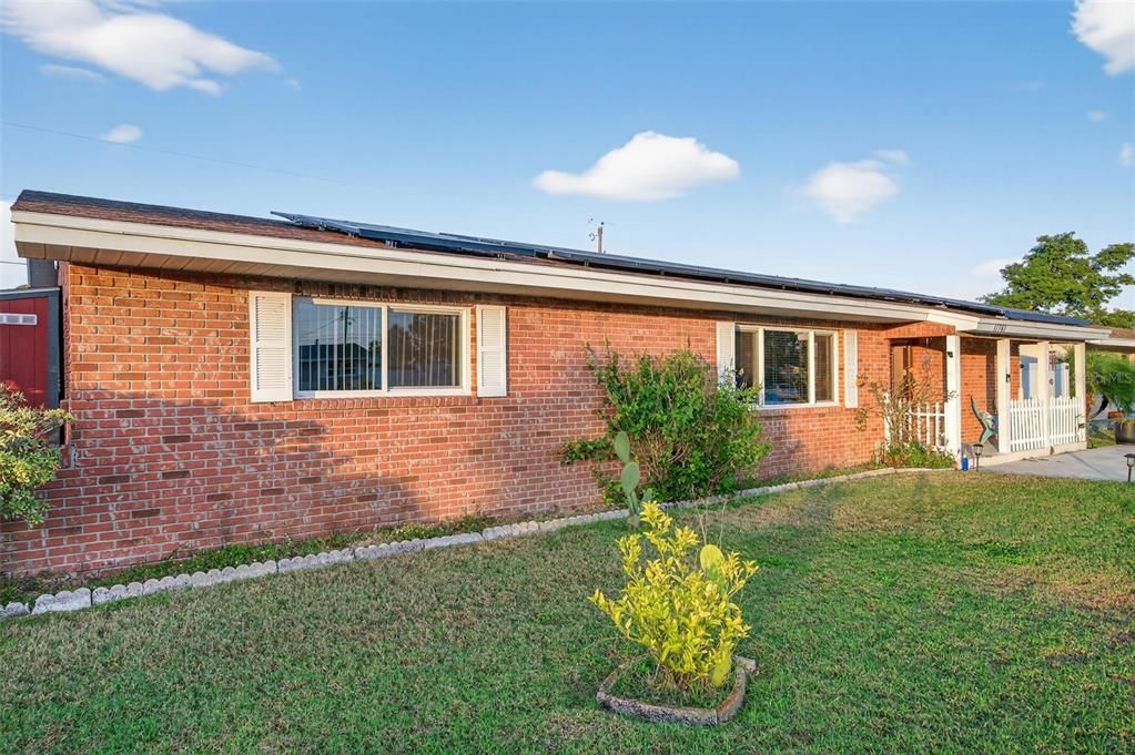 For Rent: $3,695 (3 beds, 2 baths, 2716 Square Feet)