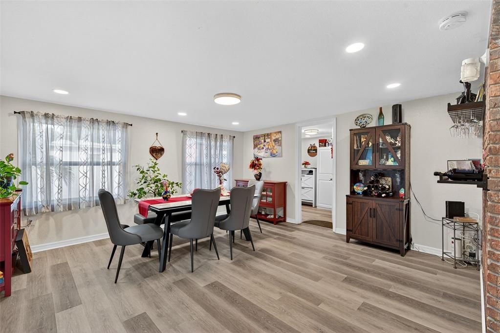 For Rent: $3,695 (3 beds, 2 baths, 2716 Square Feet)